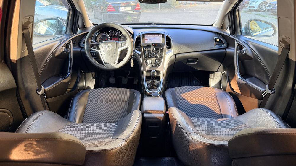 Opel astra J fabricatie iulie 2010 ITP valabil inmatriculata RO