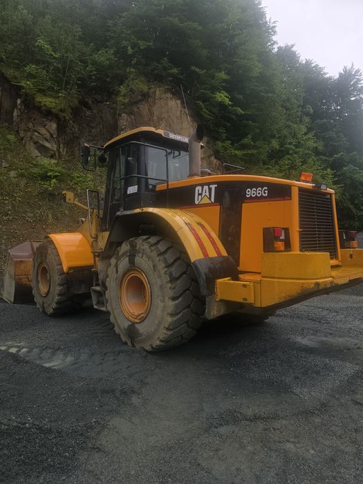 Încarcator frontal CAT 966 G închiriez