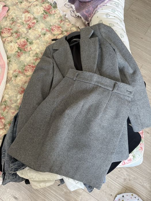 Продам костюм и юбку