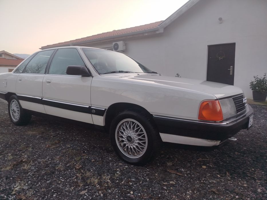 Продавам Audi 100 2.2 i 1990г