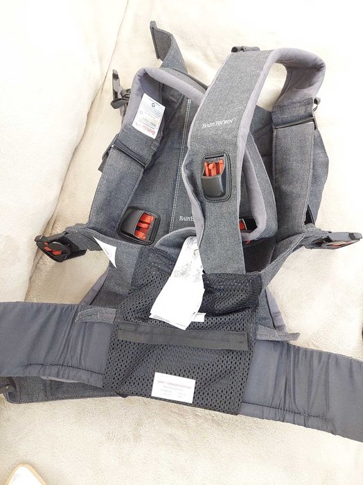 BabyBjorn Baby Carrier One – stare aproape nouă