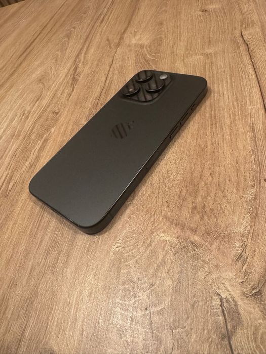 Iphone 15 Pro sanatate baterie 90%