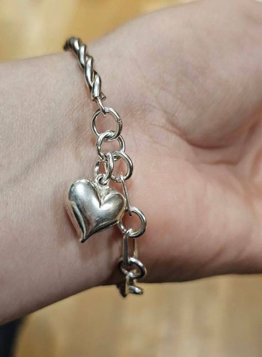 Красива сребърна гривна