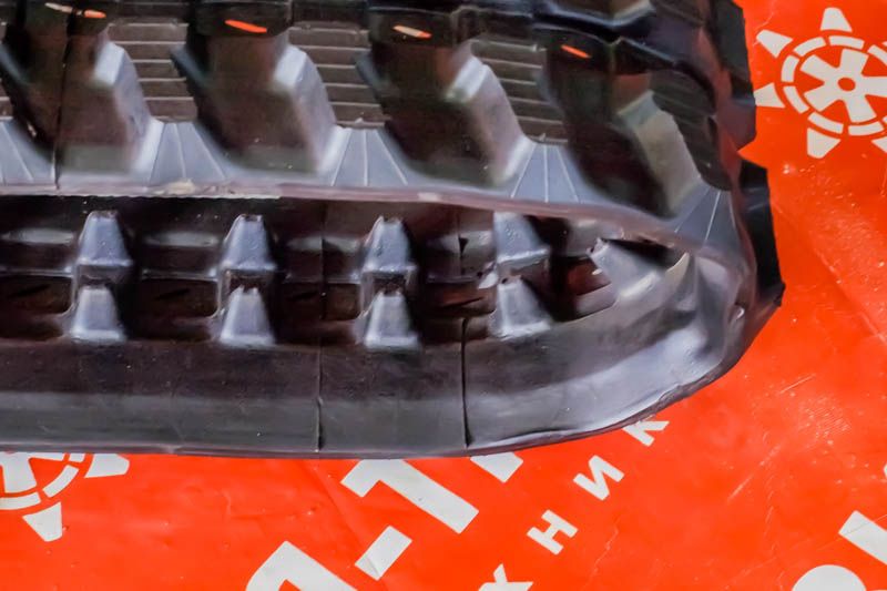 Резиновая гусеница 180x72x40