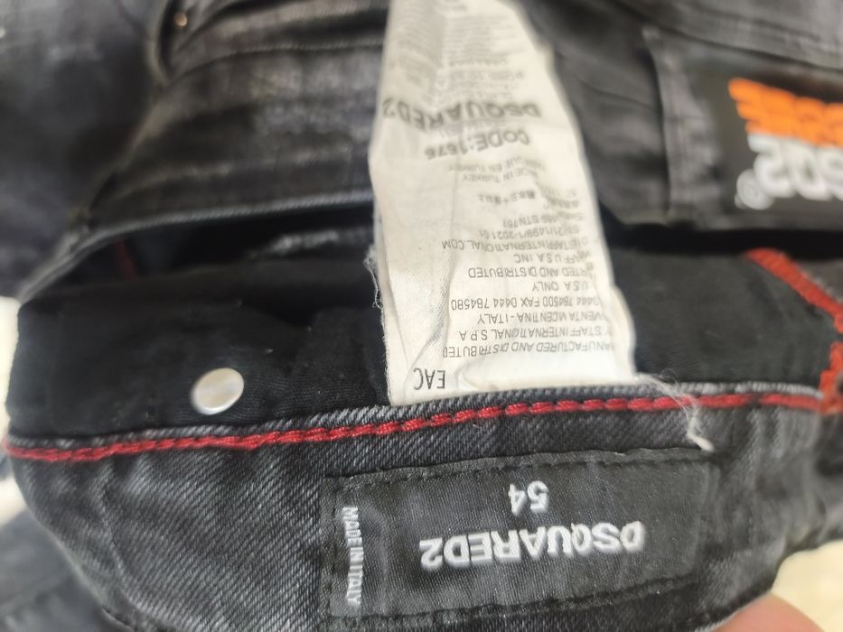Blugi DsQuared mărimea 54
