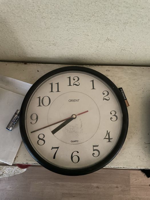 Часы настенные рабочие с  батарейкой. ссср