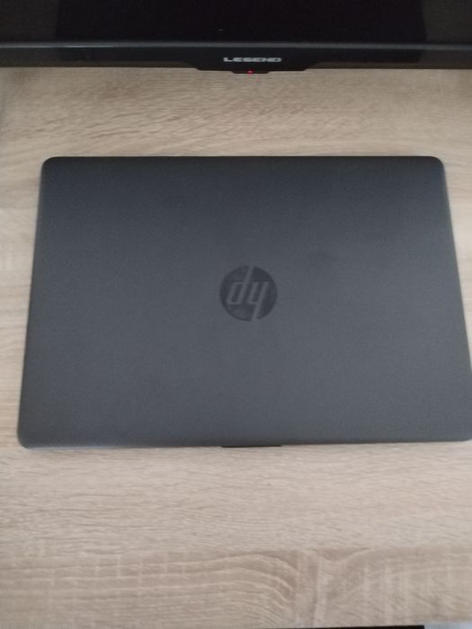 Vând Laptop ultraportabil HP 245 G8 folosit doar 5 luni!