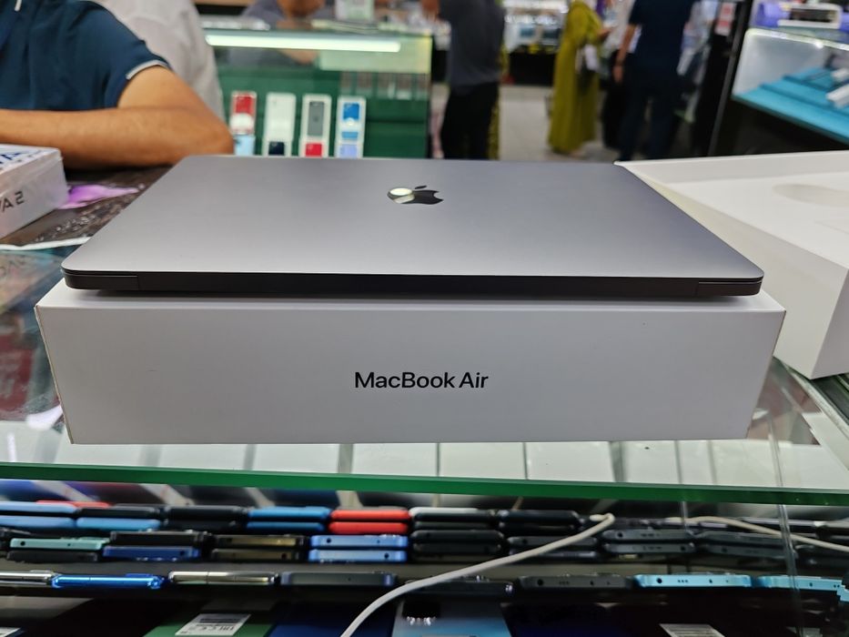 MacBook Air M1 8/256 xolati yangidek garantiyasi bor