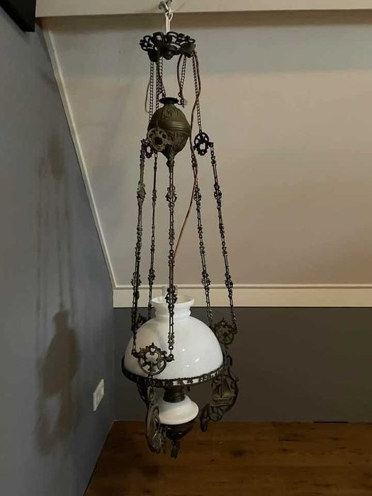 Lustra antica pe ulei