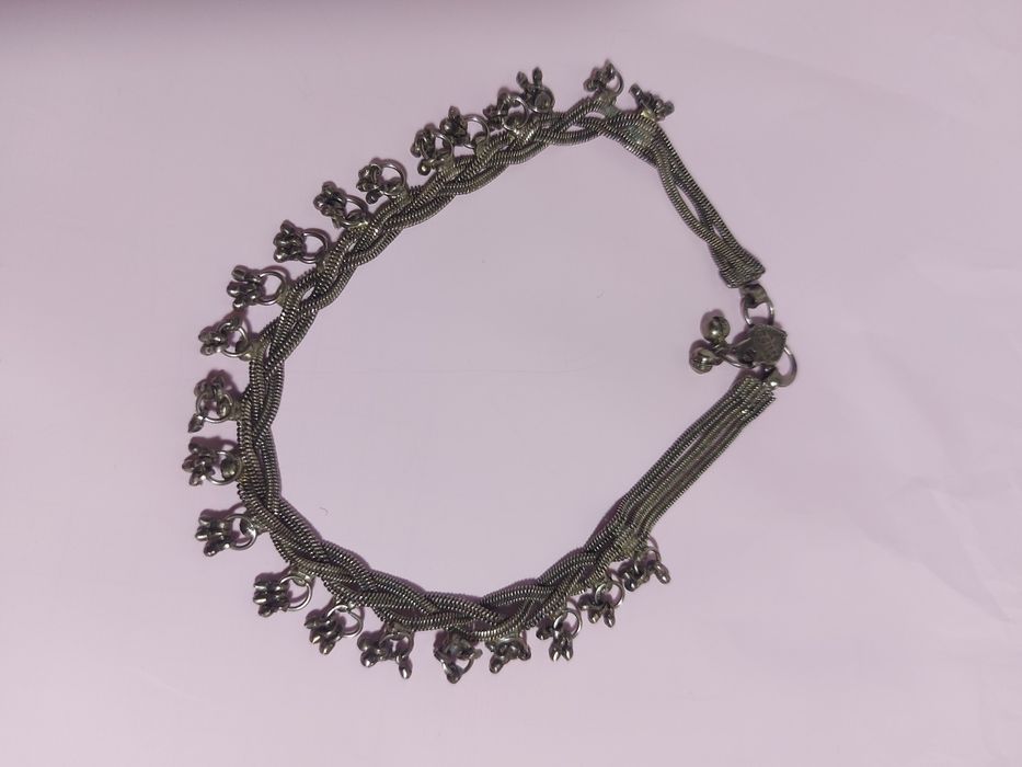 Индийский браслет на ногу.