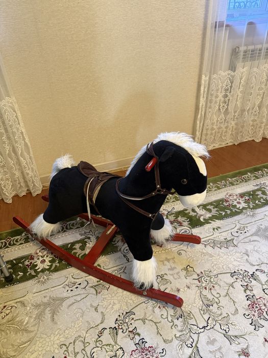 Продам игрушку лошадь для детей