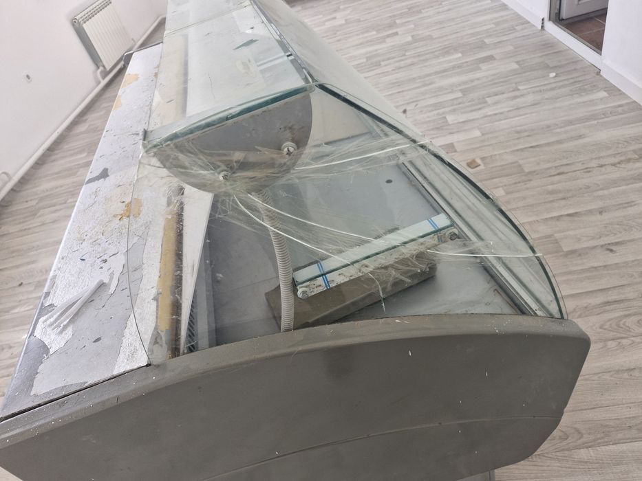 Ветринный холдильник