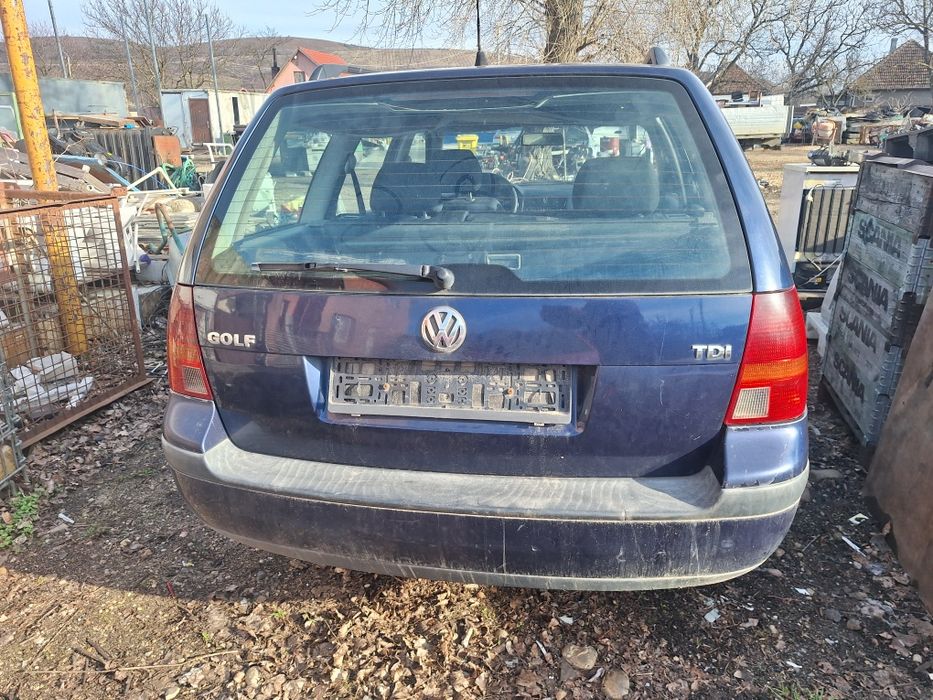 VW Golf 4, break, diesel 1,9 tdi și Skoda Fabia, break, roșie, 1,9 sdi