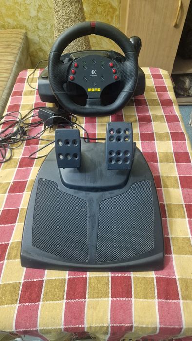 Руль игровой  logytech