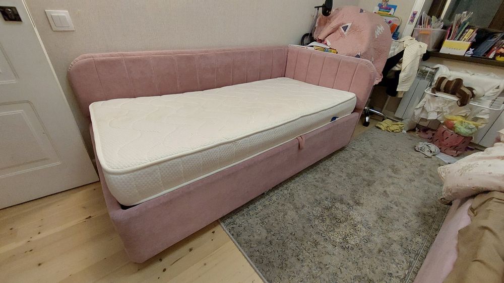 Продам 2 детские кровати с матрасами в хорошем состоянии.