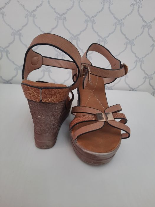 Продается женская обувь