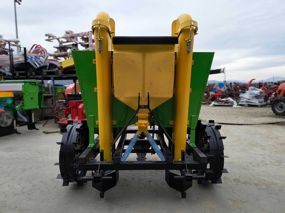 Semanatoare cartofi cu chimic, utilaj plantat cartofi pe 2 randuri