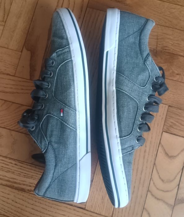 Оригинални мъжки сникърси Tommy Hilfiger
В отлично състояние
Номер