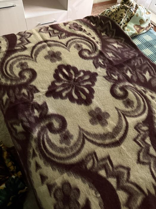 Продаю новые шерстяные пледы