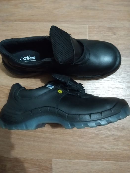 Продам новые рабочие мужские ботинки