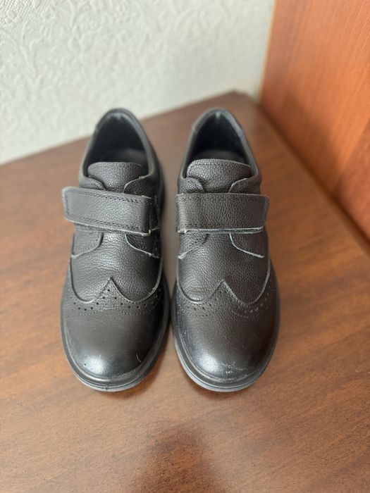 Кожаные туфли на мальчика.
