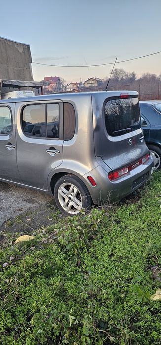 Nissan Cube на части..
