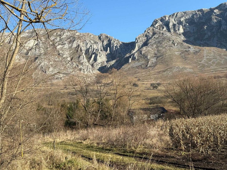 Teren 1.250 m² Rimetea, priveliște superbă, acces din 2 direcții