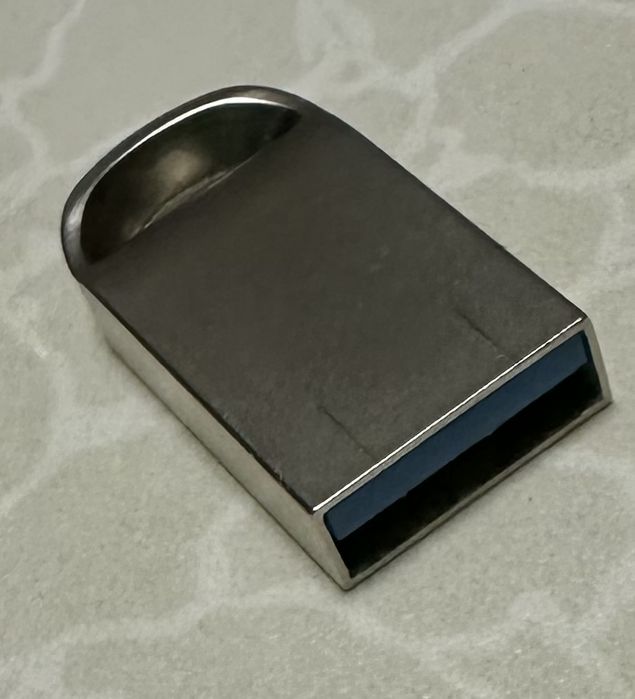 USB-накопитель Gerlax на 8Гб