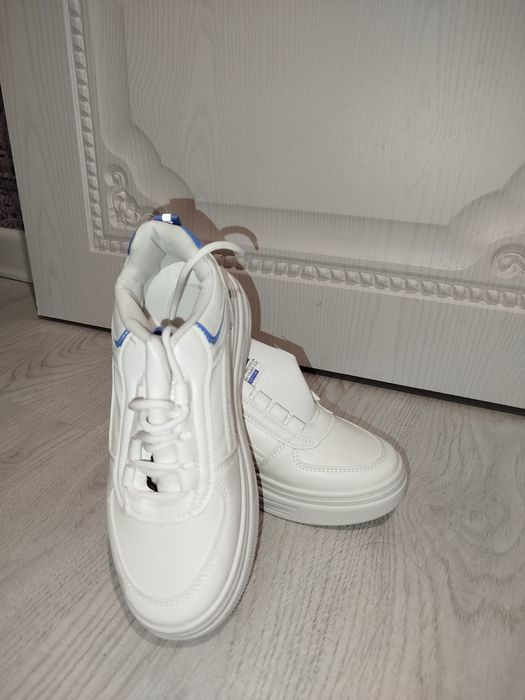 Продам женский обувь