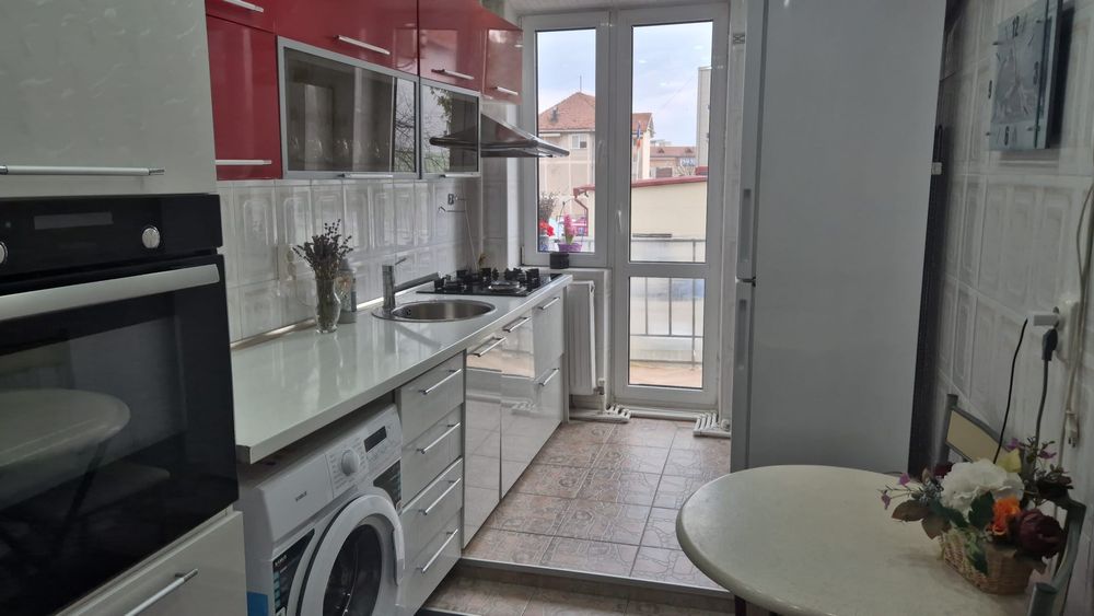 Proprietar vand apartment 2 camere centru decomandat Piatra Neamt