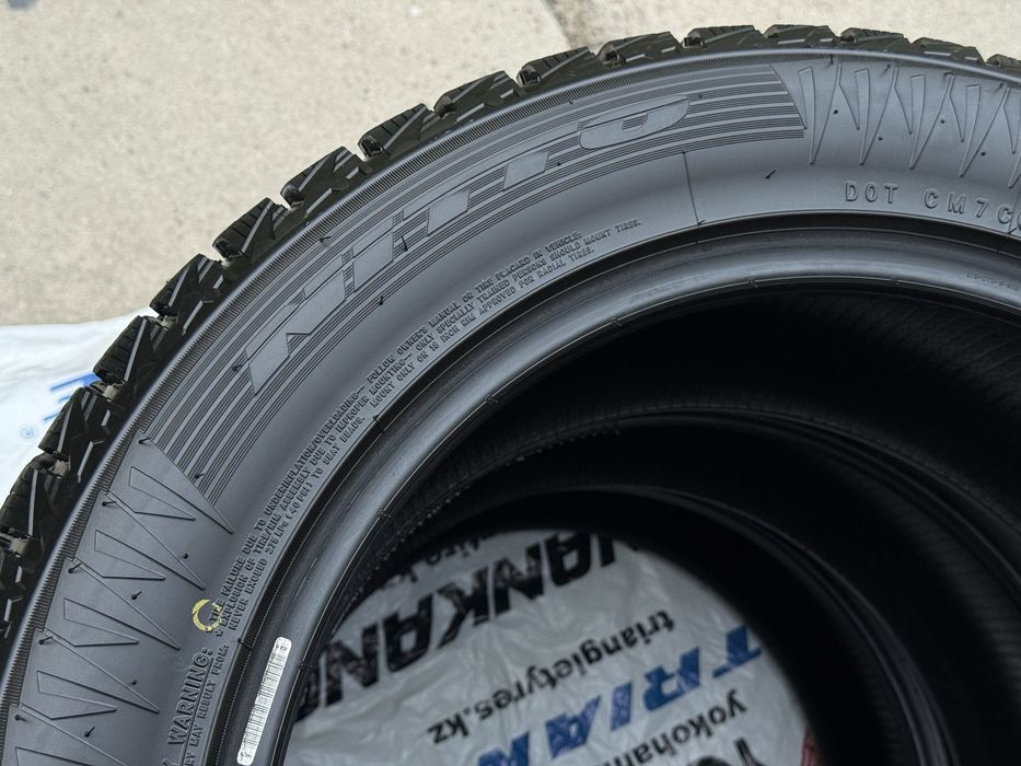 235|55 R18. Nitto Therma Spike.