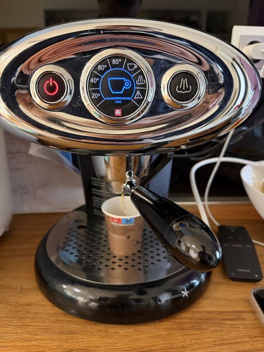 Кафемашина Illy чисто нова /разопакована/