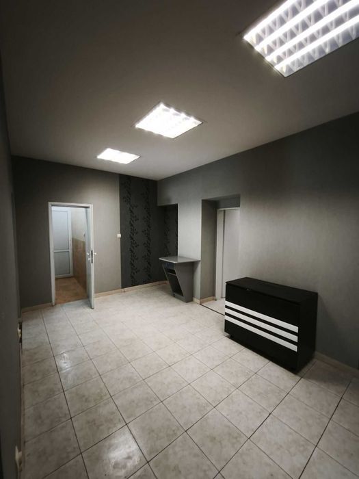 Дава се под наем Магазин в Пловдив, Център - 90 кв.м за 750 € - Снимка #2