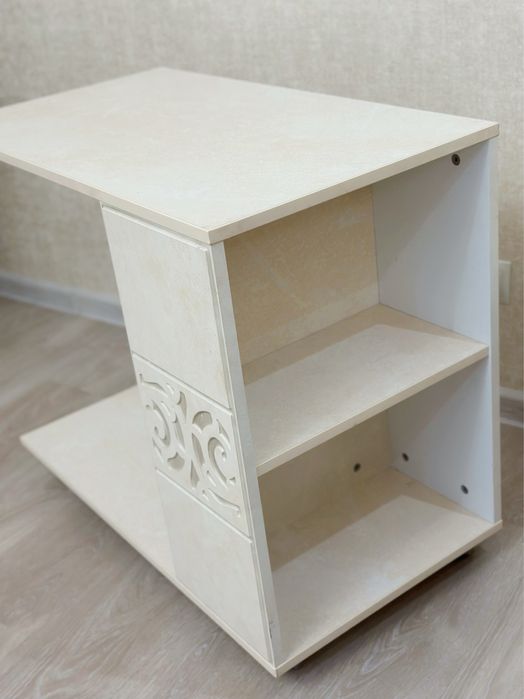 Прикроватный столик