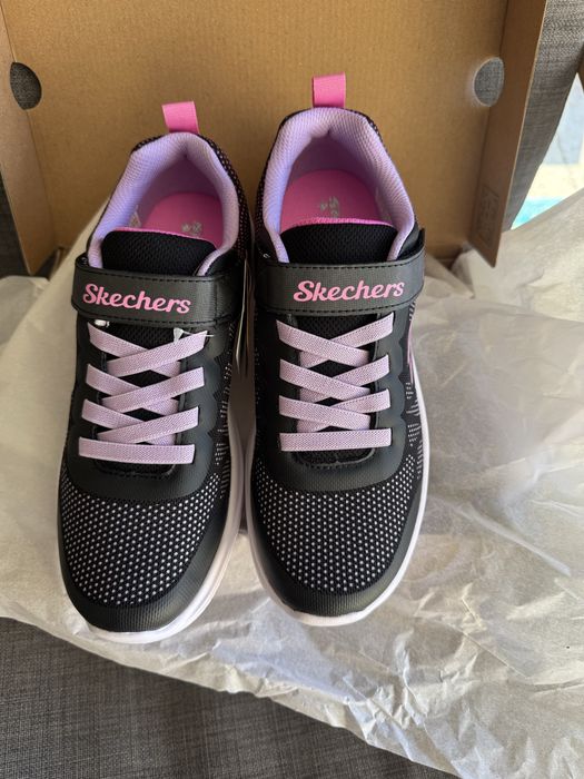 Skechers fete.  noi. 23.5cm