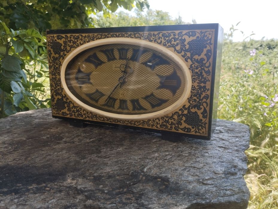 Настолен часовник Янтар