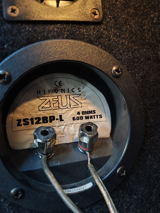 Бандпас субуфер Hifonics Zeus ZS-12BP (600W RMS / 900W Max)