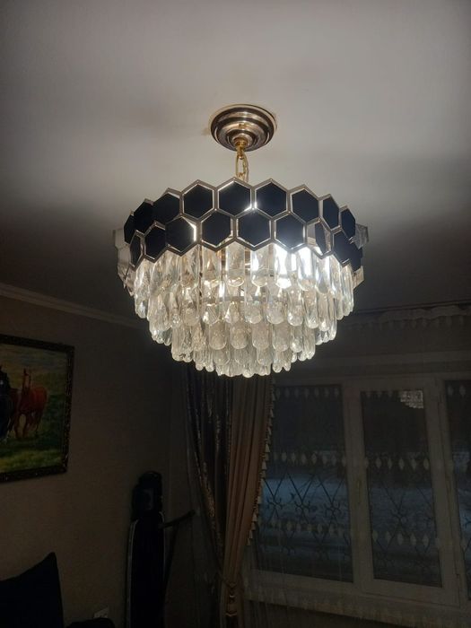 Продам люстру в гостиную