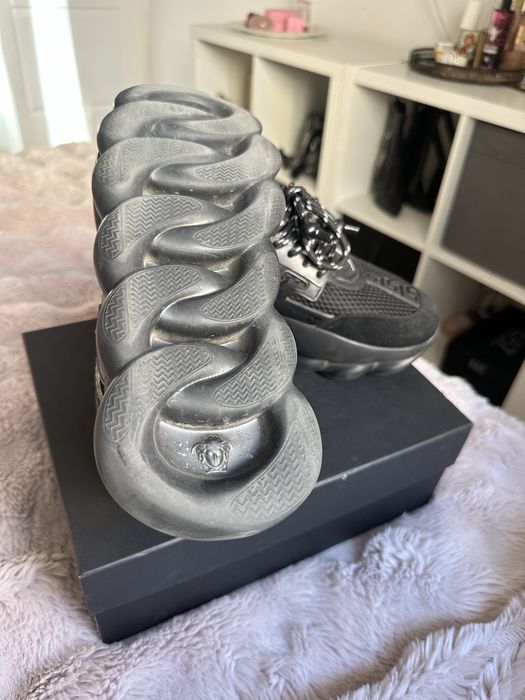 versace chain reaction