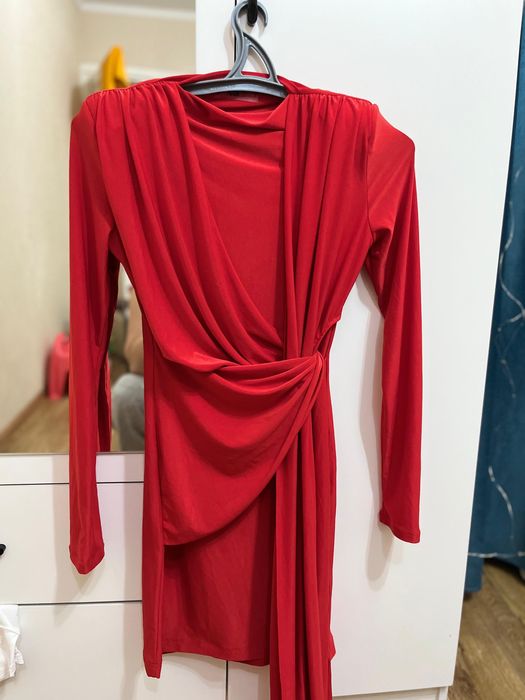 Платья вечерный.