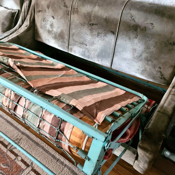 Диван с двумя креслами