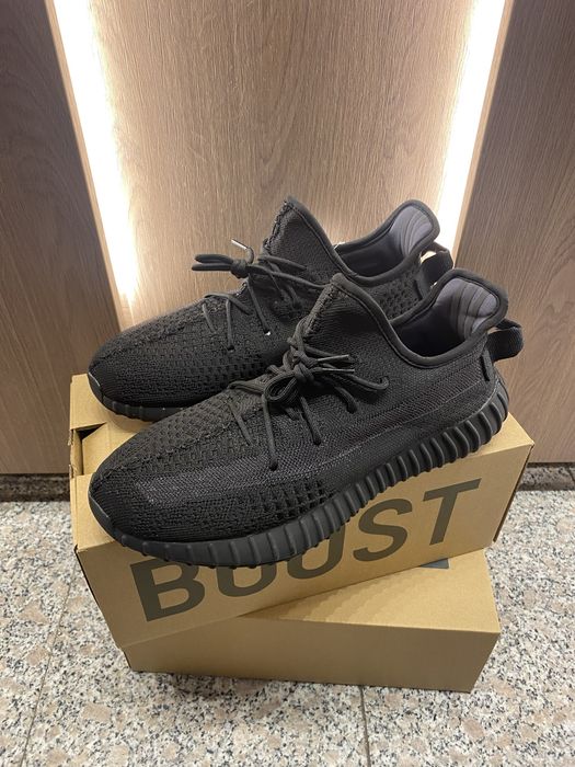 Yeezy Boost 350v2 Onyx Black