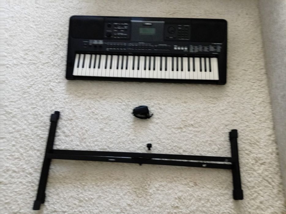 Orgă Yamaha PSR-E453