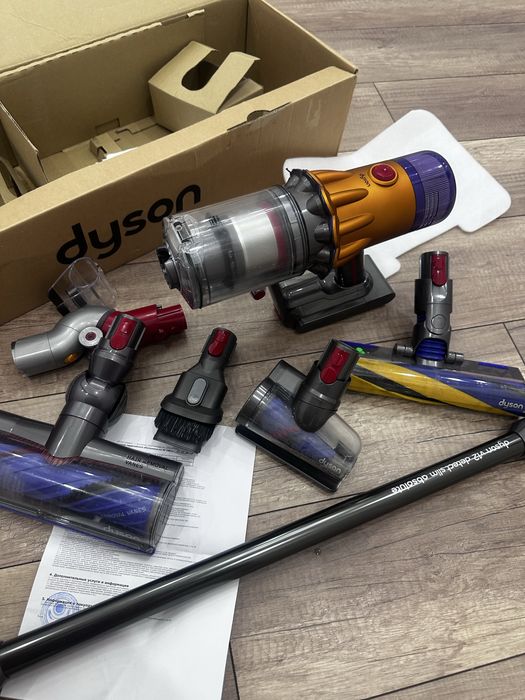 Вертикальный пылесос dyson