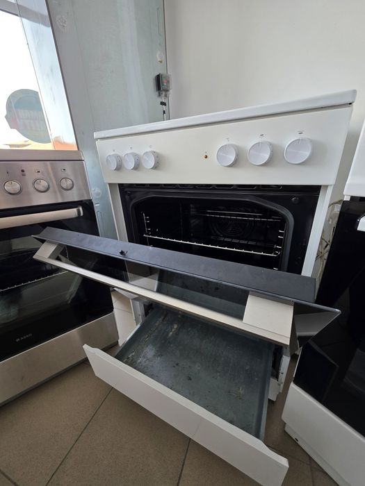 Свободностояща печка с керамични котлони Gorenje