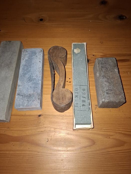 Продавам точила за ножове