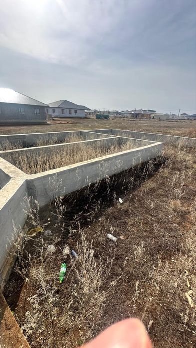 Жер сатылады, фундамент құйылған. Бағасы келісеміз