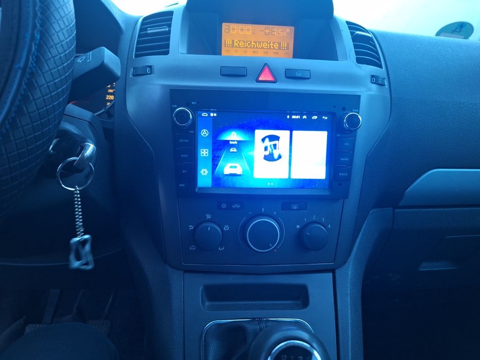 Novi opel zafira  stare perfectă