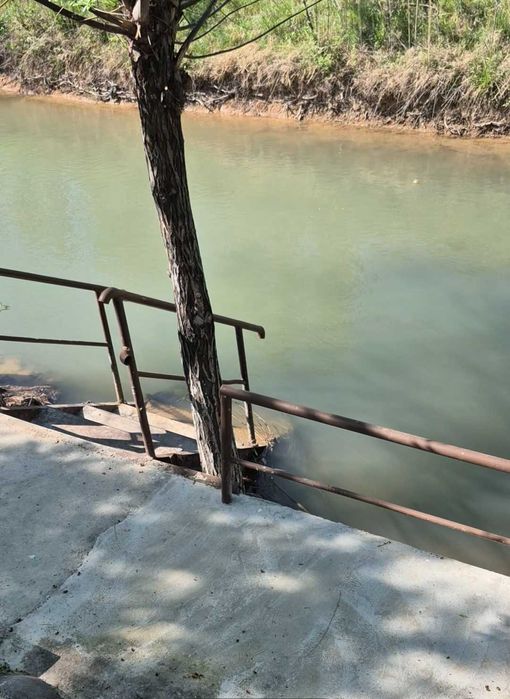 Дом дача у реки с бассейном