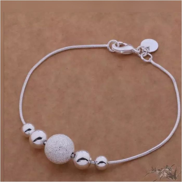 Сребърни гривни за дами